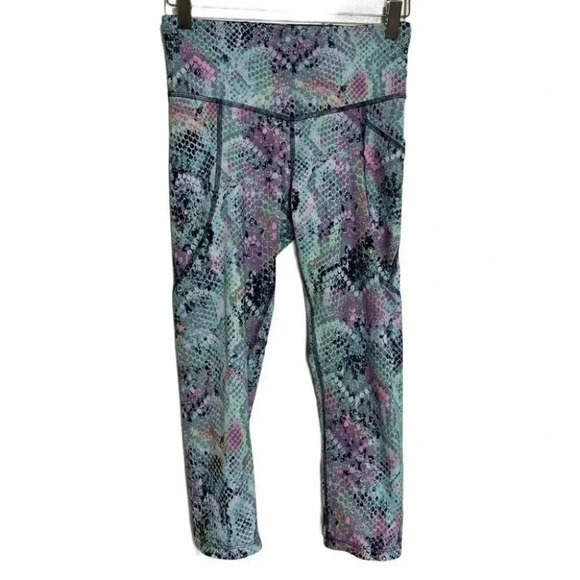 Champion S Reversible snakeskin capri‎ leggings - Picture 9 of 10